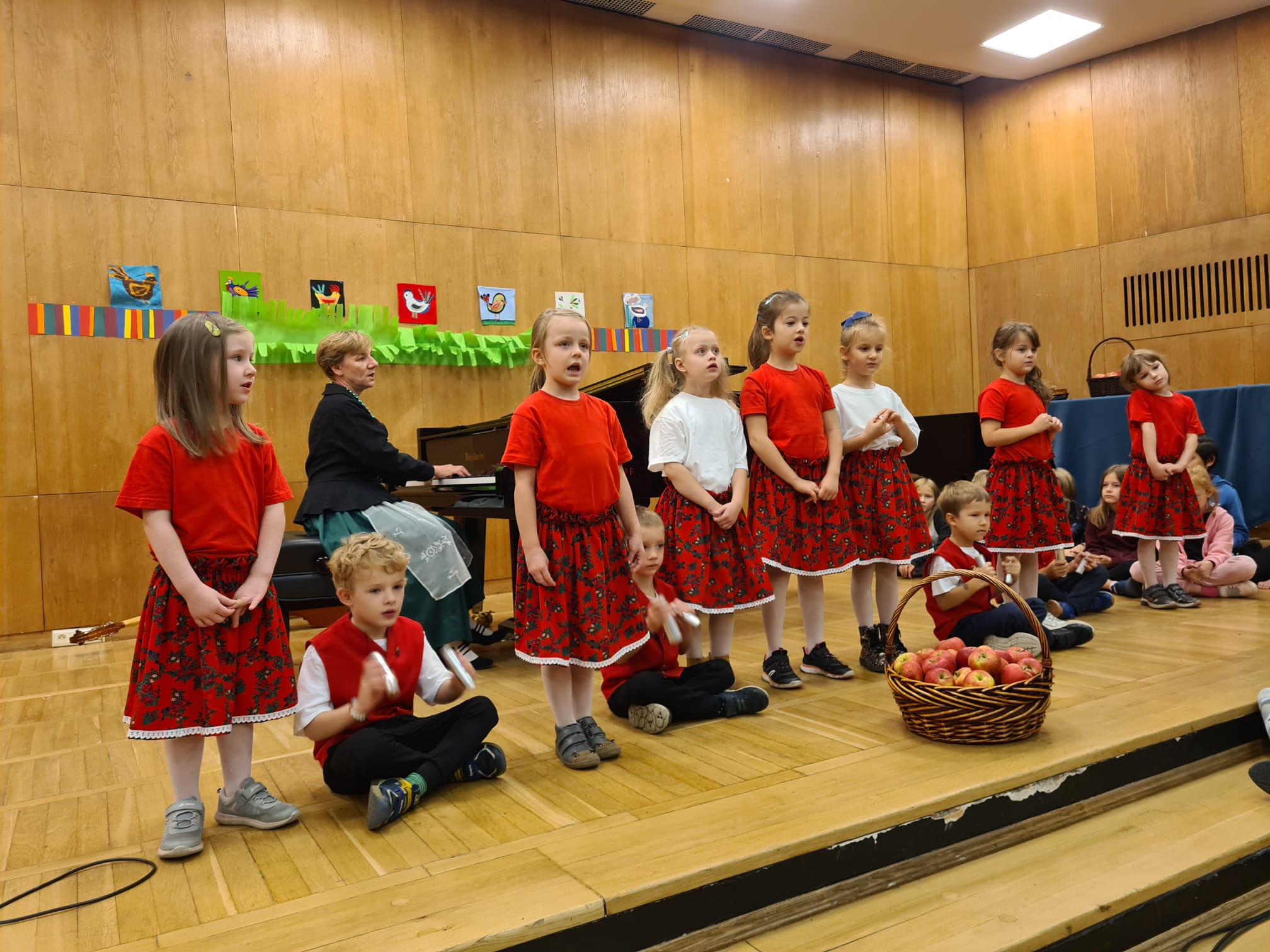 Uczestnicy Szkolnego Konkursu "Jak piękna jest muzyka polska".